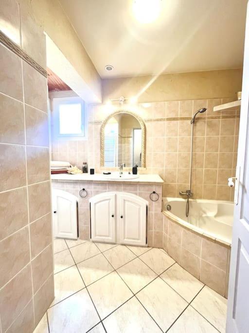 Appartement Proche Aeroport Marseille Marignane - Studio Confortable - Logement Ideal - Hebergement Tout Equipe Rognac Exteriör bild